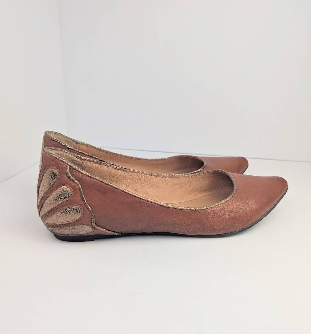 Miz Mooz Jodi tan leather gold metallic shell print pointed toe flats womens 7.5